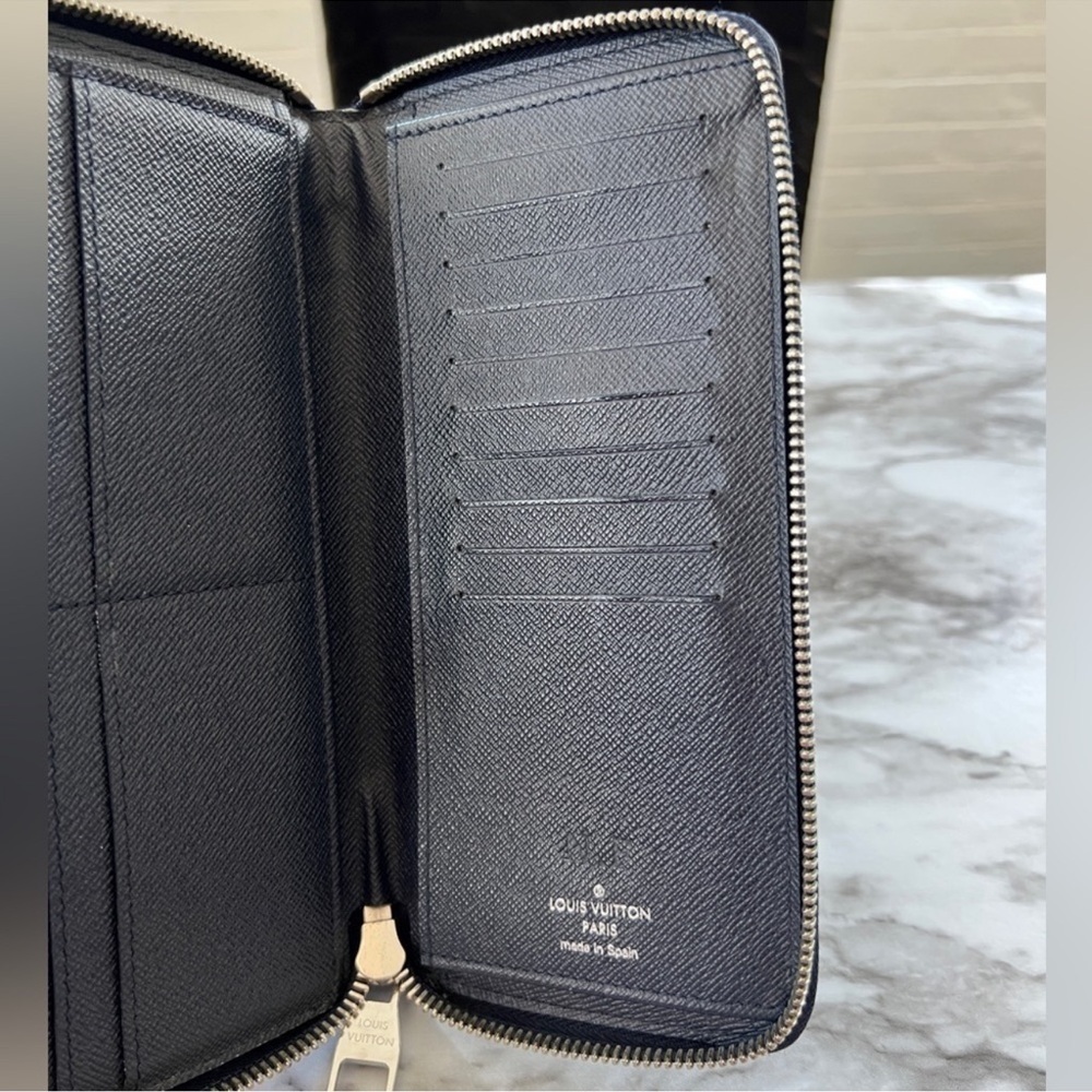 Authentic Louis Vuitton Vertical Epi Organizer Wallet - Picture 5 of 9